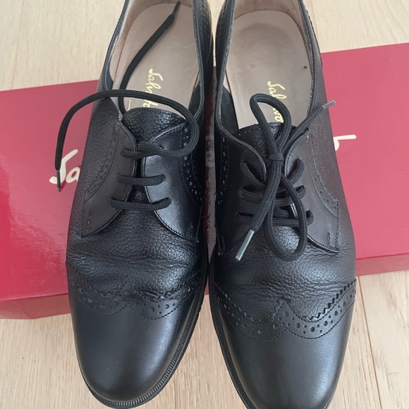Salvatore Ferragamo black leather oxfords - Picture 2 of 4